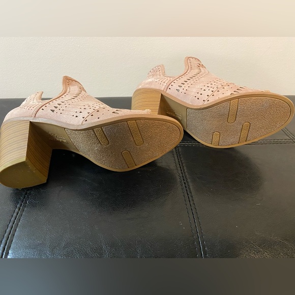 Shoes - Picture 5 of 5